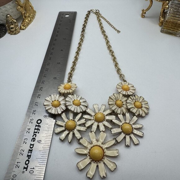 Daisy Cluster Necklace Fashion Jewelry Cream Yellow Center Enamel Gold Tone - Picture 3 of 5